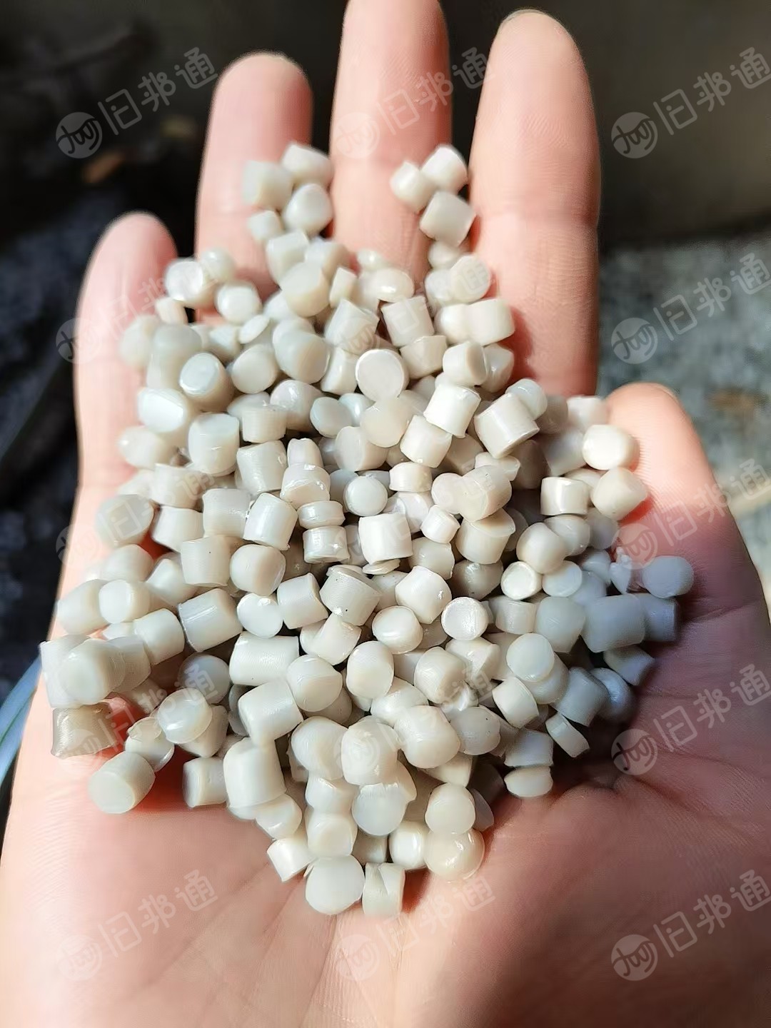 长期出售PE高低压颗粒,吹膜料,过100目滤网