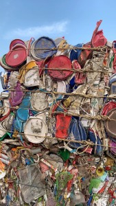 出售涂料桶压块，去过铁和黑料，长期供货