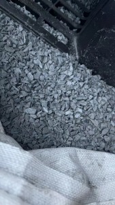 出售PVC管芯破碎料，厂里货，现货七八十吨