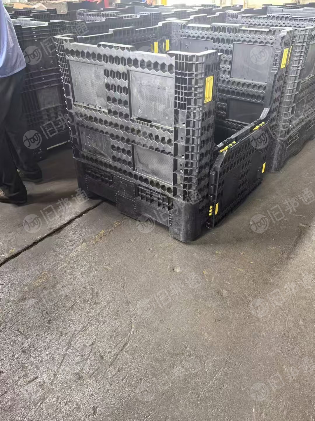 出售上等PP黑色周转箱废料,总数量2632吨