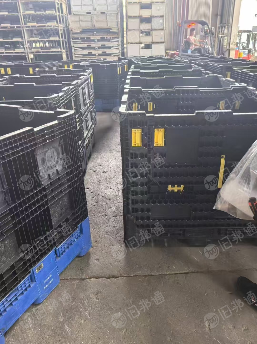 出售上等PP黑色周转箱废料,总数量2632吨