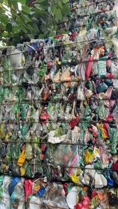 出售杂色PET瓶砖，现货6.8一车