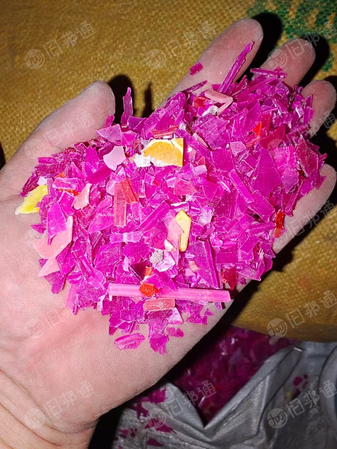 求购干粉透明料,桂圆筐破碎料,红黄料(分开最好,不带榴莲)