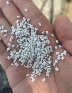 出售PP无纺布颗粒，过一层60和80目，现货二十来吨