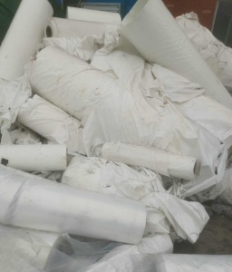 出售PE乳白高压卷轴膜废料，现货40吨