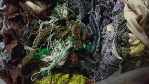 出售羊毛厂下来的废纱,针织下脚料,封口纱,每天十几吨,广东汕头