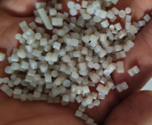出售珍珠棉颗粒，介于大白和二白之间，月供10吨