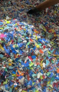 出售漂沉一起的花丙破碎料，七成漂，有去铁，长期供货