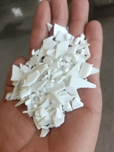 长期出售无字带字涂料桶破碎料，现货25吨