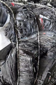 出售黑色PC废料，带胶PC废料