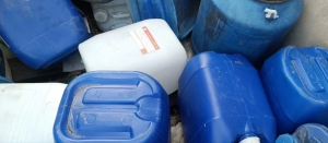 出售二次利用干净九成新25升蓝桶，现货800个