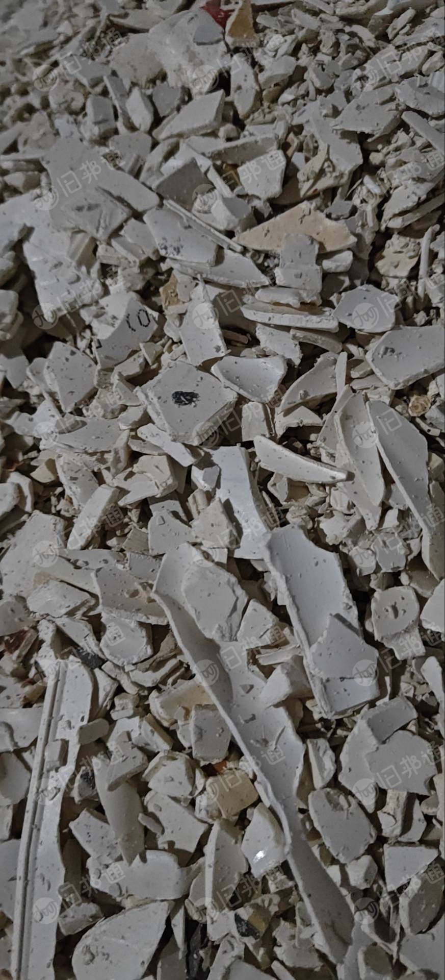 长期求购PVC树脂瓦,PVC大小管毛料,破碎料