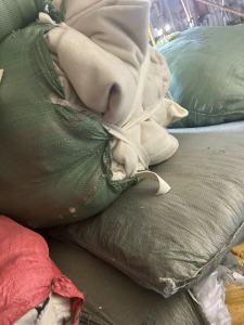 长期大量出售双面呢下脚料，双面呢碎布，双面呢废布