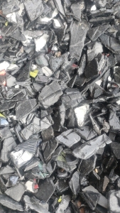 出售PP保险杠破碎料，全部4s店的货，现货二十几吨，半挂车