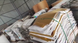 出售平张金银卡，平张白卡，200-350克