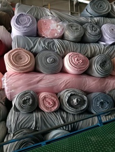 长期出售牛奶绒法莱绒，有大卷小卷，现货20几吨