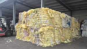 出售黄色淋膜纸压块