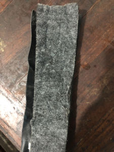 长期大量出售地毯料，汽车内饰地毯料，一边带绒一边带塑料的，月供两三百吨