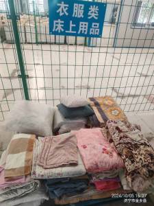 出售旧衣服分拣货,春秋装,冬装,夏装,二白,毛衣,衣服类床上用品等,现货30吨,山东济宁自提