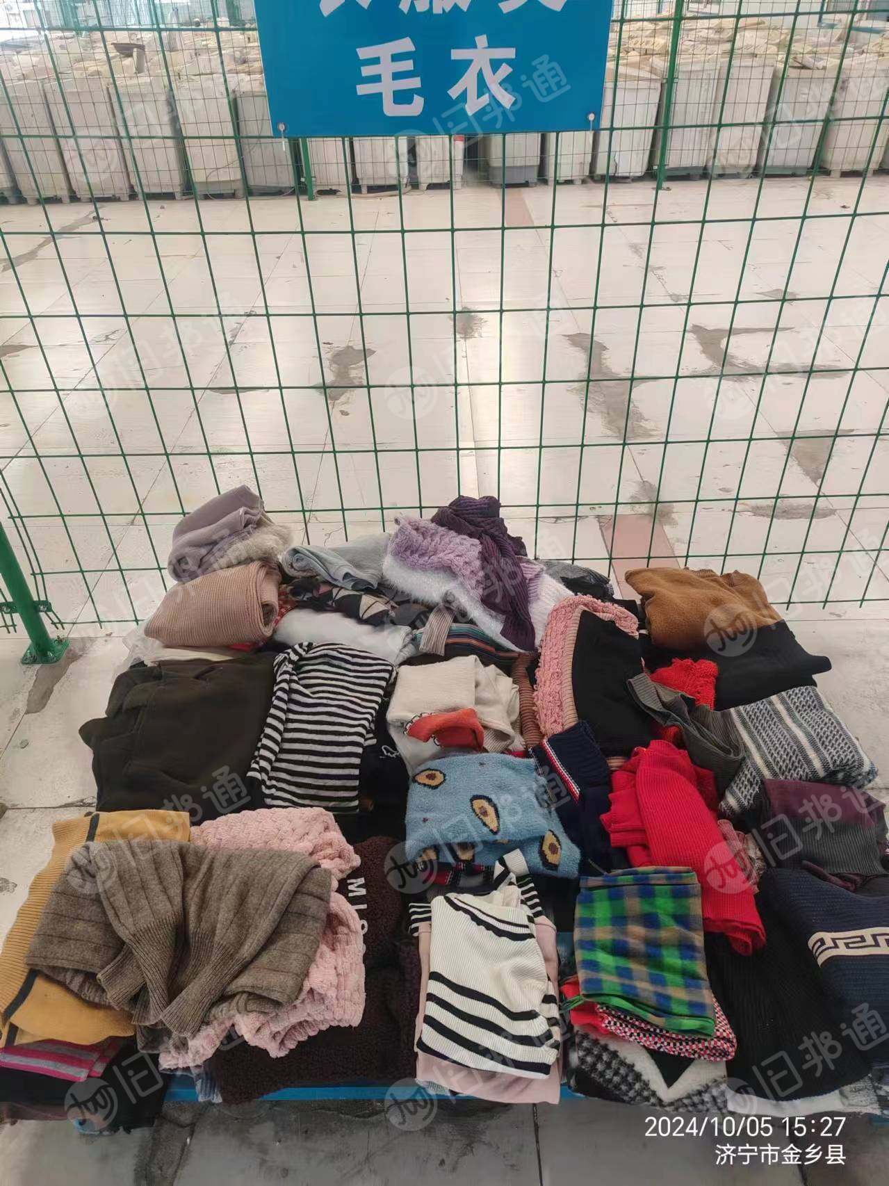 出售旧衣服分拣货,春秋装,冬装,夏装,二白,毛衣,衣服类床上用品等,现货30吨,山东济宁自提