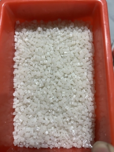 长期出售尿素桶颗粒,过150目四层,包吹膜,现货7吨