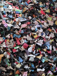 出售童车破碎料，冲击没有测过的，甩干的，月供量40吨 