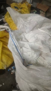 长期出售白色涤纶废布，涤纶造粒布，货在江苏苏州昆山