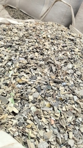 出售PP洗衣机壳破碎料，大白二白花料都有，清洗甩干过色选机，月供200吨