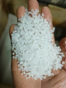 长期出售高压颗粒，过100目，吹膜，气泡膜煮塑，拉管都可以