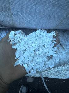 长期出售硬质水洗PVC破碎料，扣板破碎料80吨左右，穿线管破碎料100吨左右