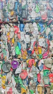 出售涂料桶压包料，现货12吨 