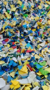 出售干粉花乙破碎料，现货30多吨，未清洗过 