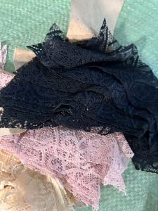 长期出售尼龙废布，尼龙花边，无缝花边，货在广东汕头