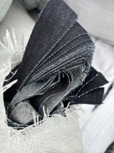 出售涤棉牛仔碎布，牛仔废布