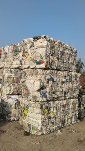 长期出售涂料桶压包料，月供100吨左右