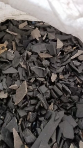 长期出售小黑丙破碎料，汽车内饰破碎料，清洗甩干，可直接上机，现货一挂车