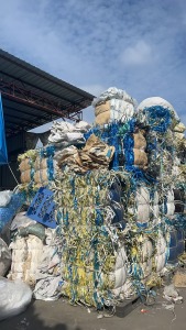 出售pp打包带毛料，浮水料够9.6一车，加沉底料可以有13米大挂一车 