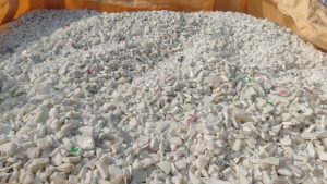 长期出售ABS管芯破碎料，现货20吨 