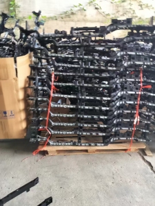 出售汽车配件废料，尼龙带铁的