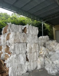 出售干造PE高压膜，小包全是缠绕膜，大包是平板膜，气泡膜，缠绕膜打在一起，月供一百多吨