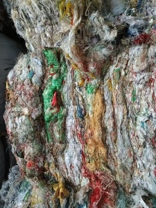 长期出售无纺布原料，烫边，货在浙江绍兴