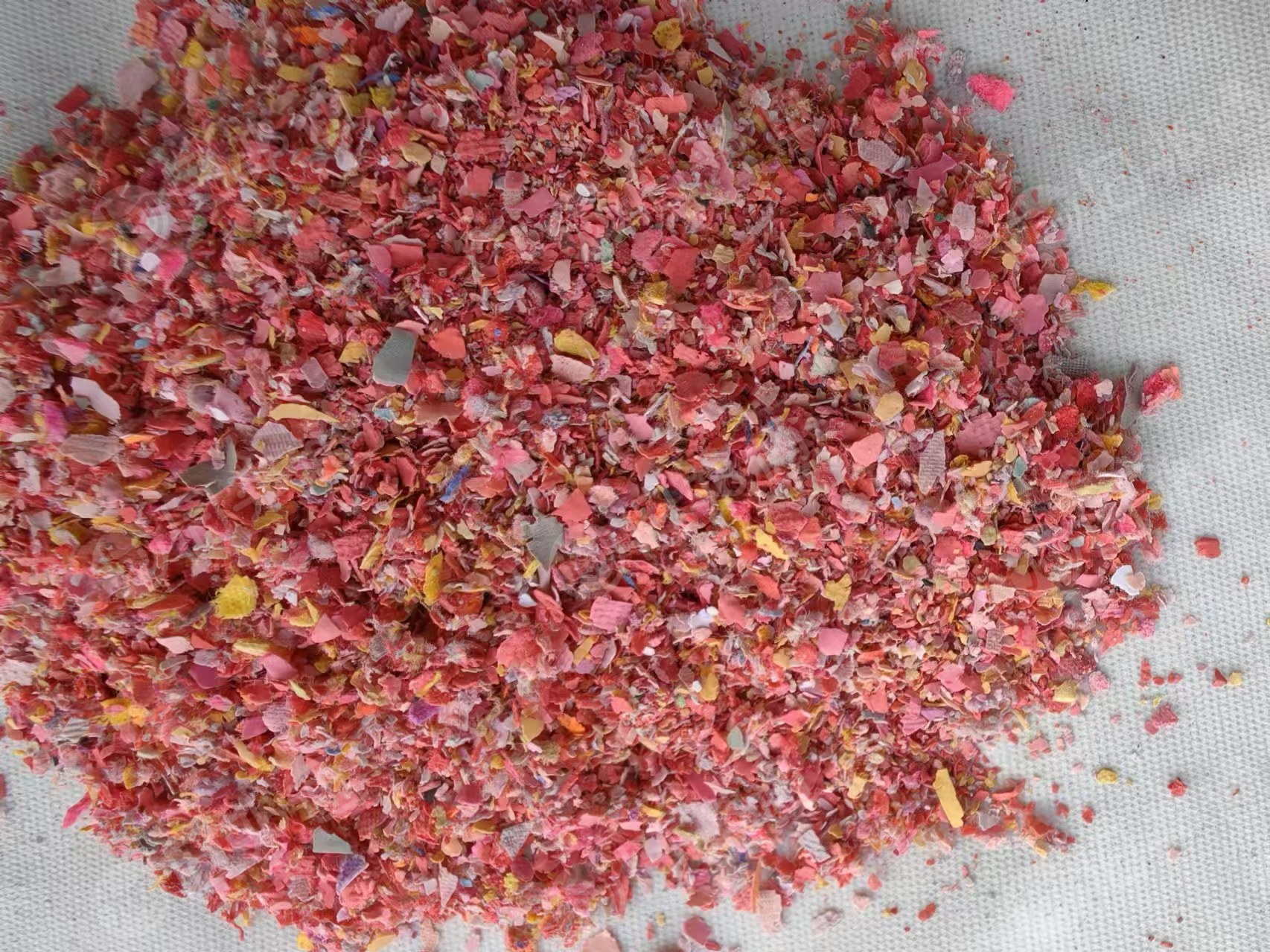 长期出售PVC箱包革吹毛料,600D牛津料,发泡料,能做鞋底用,现货200多吨