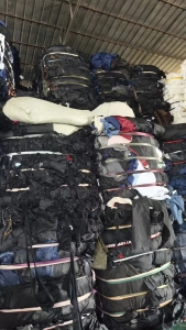 出售黑色涤纶废布，涤纶下脚料，涤纶碎布