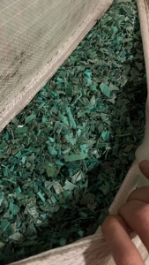出售绿色干粉PET打包带破碎料，现货一挂