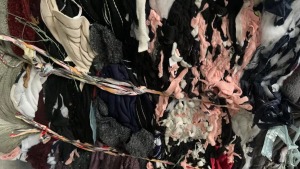 长期大量出售氨纶碎布，氨纶拉丝料，氨纶废布，现货二十几吨