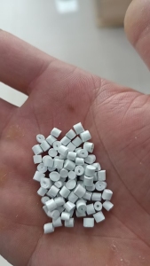 长期出售ABS颗粒，除了本色，其他基本都做，冲击可根据要求定制