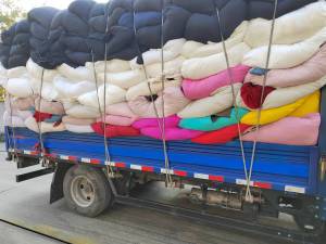 长期出售印染厂下来的涤纶废布，造粒布，货在浙江湖州