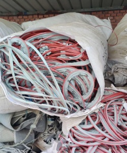 出售做门窗密封毛条下来的PP废料，长期供货