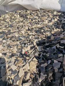 长期出售汽车内饰和保险杠破碎料，现货50吨 