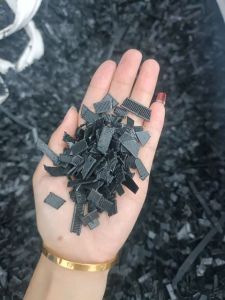 长期出售尼龙扎带破碎料，pa66破碎料，本色现货4吨，黑色月供200~300吨左右